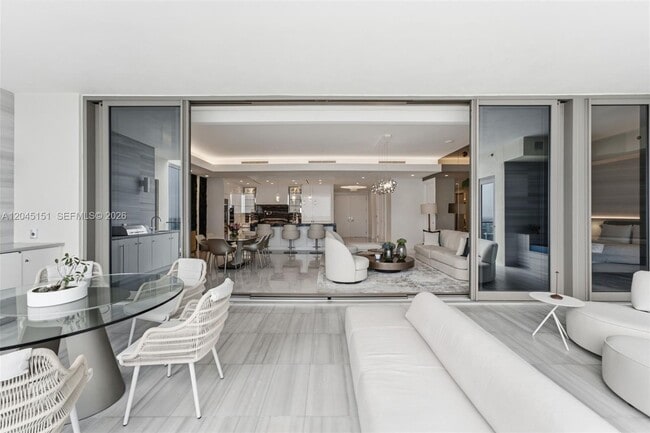 Building Photo - 17901 Collins Ave