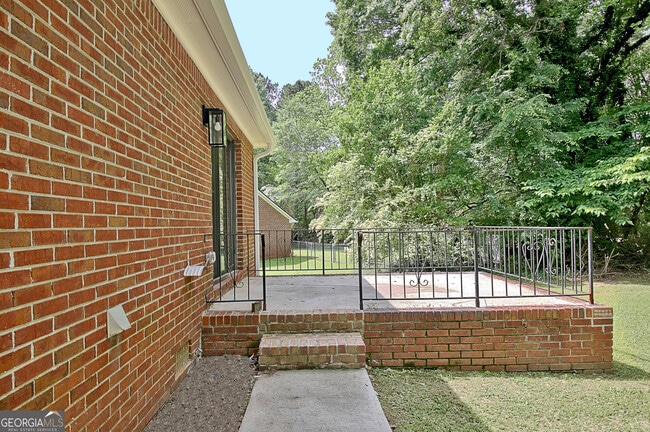 Building Photo - 105 Rose Ct