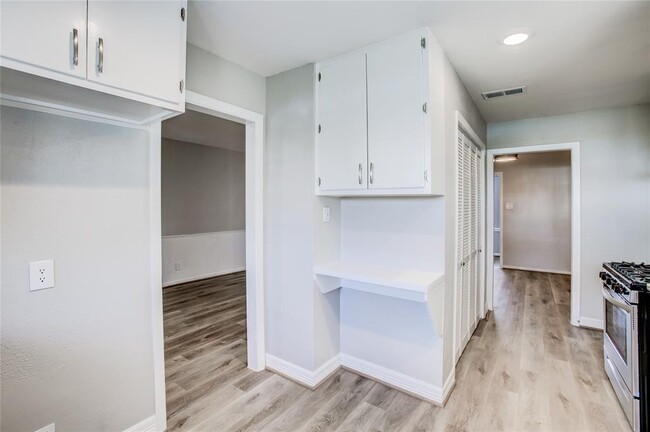Building Photo - 4137 Woodfin St