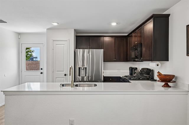 Building Photo - 400 Ventura Blvd