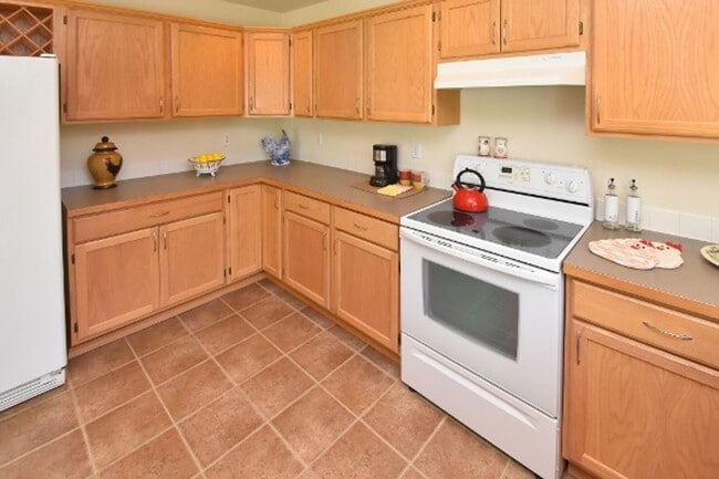 Building Photo - PENDING APPLICATION; Well Maintained 4 BD