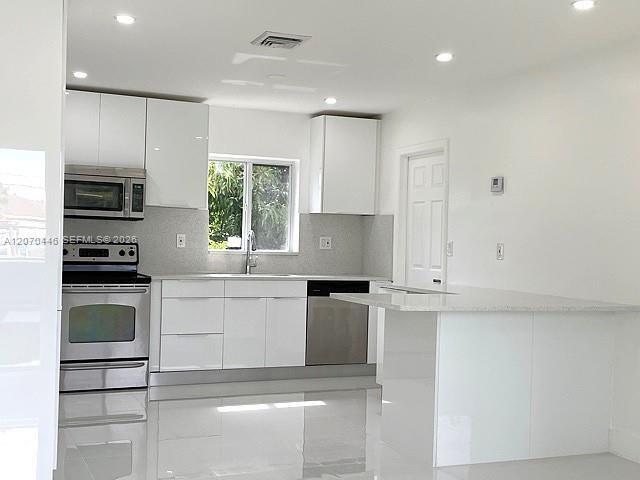 Building Photo - 15900 SW 102nd Ave