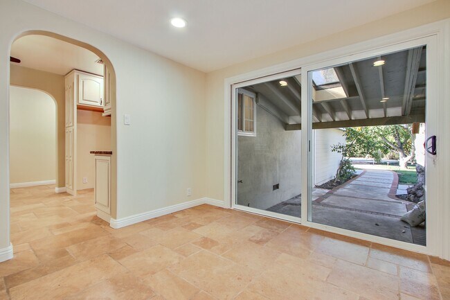 Building Photo - 5923 Jumilla Ave