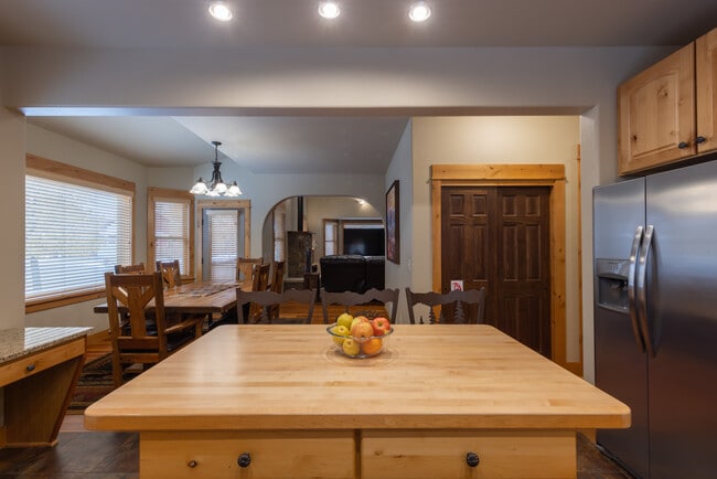 Building Photo - 1608 Gale Ct