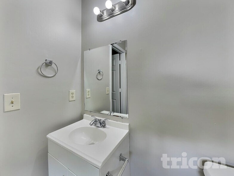 Building Photo - 4580 Woodcroft Cove