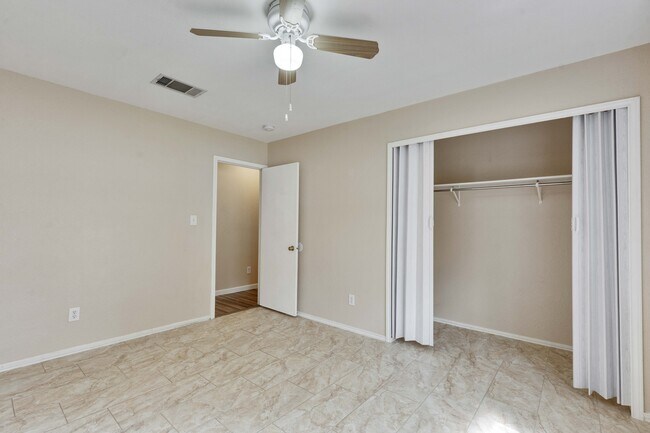 Building Photo - 1404 Baffin Cove