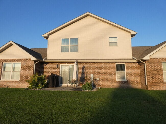 Building Photo - 627 N Edgemere Dr