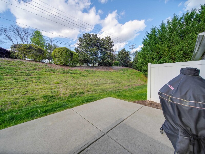 Building Photo - 5657 Tipperlinn Way