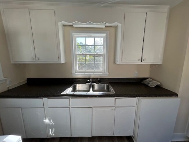 Building Photo - 3 Bedroom 1 Bath Home