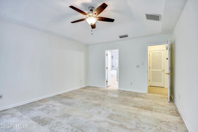 Building Photo - 657 MacKenzie Cir