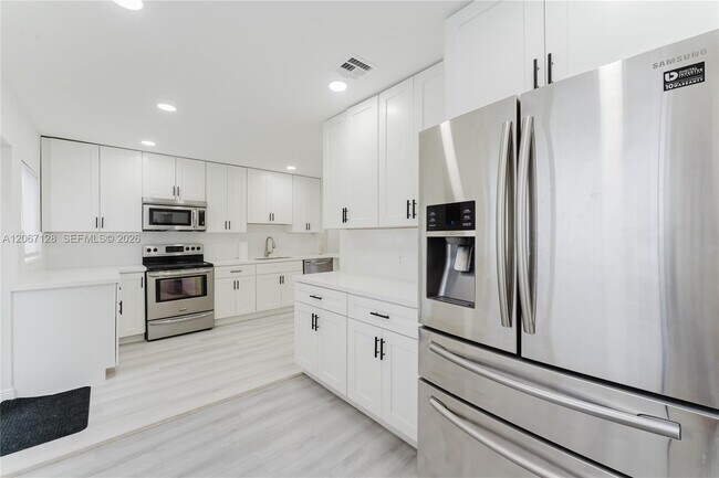 Building Photo - 481 NE 51st St