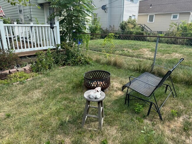 Building Photo - 265 E Markison Ave