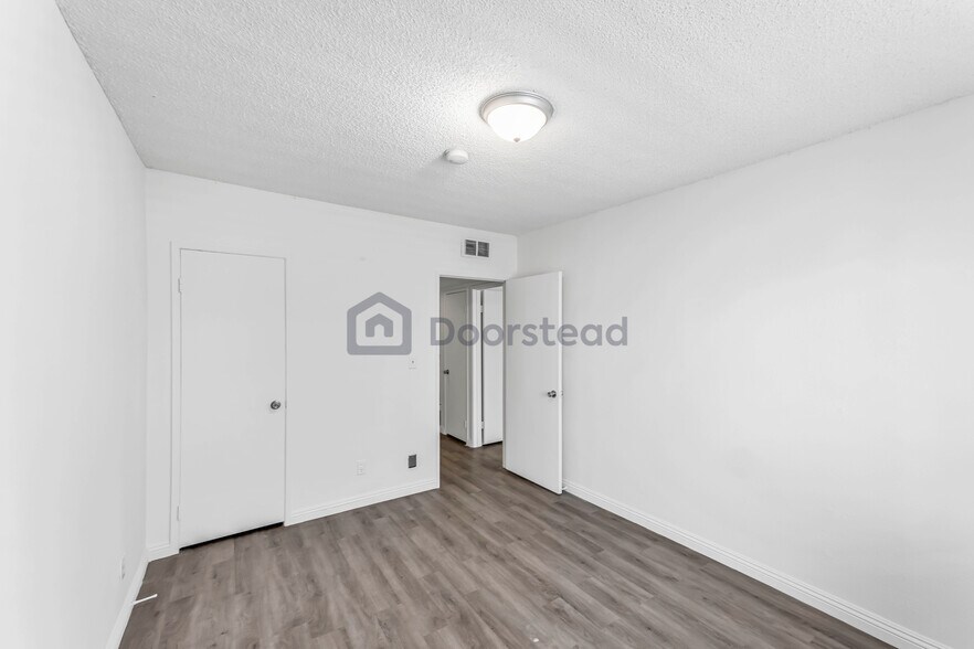 Building Photo - 15555 Nordhoff St