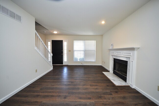 Building Photo - 667 Lakewood Dr