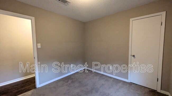 Building Photo - 7524 Sandy Creek Dr