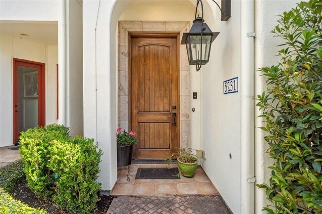 Primary Photo - 5231 Calle Montilla Pl