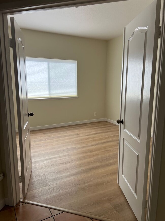 Building Photo - Spacious La Costa 3BR/3BA Townhome; gated complex w/pool, spa and tennis