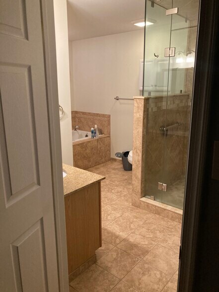 Building Photo - 18 Schollcrest Ave