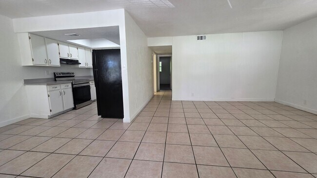 Building Photo - 1140 S Ridgewood Ave