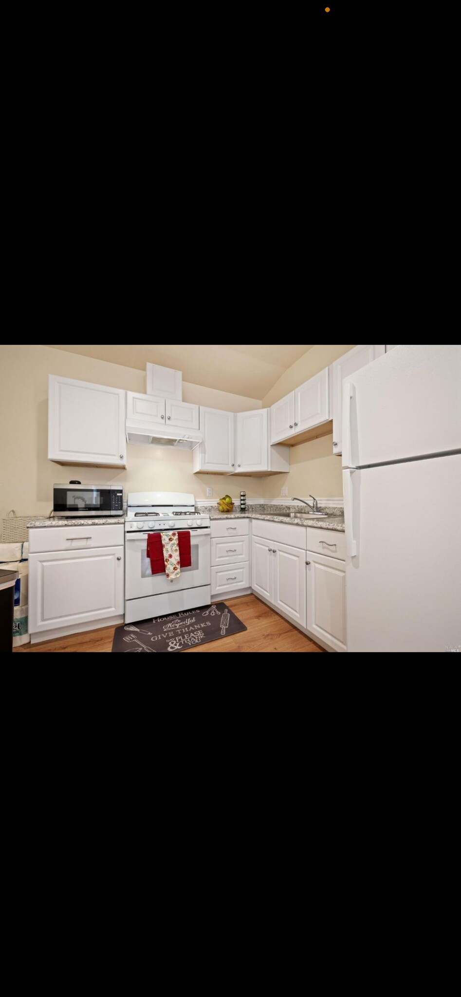 Building Photo - 4664 Fairway Dr