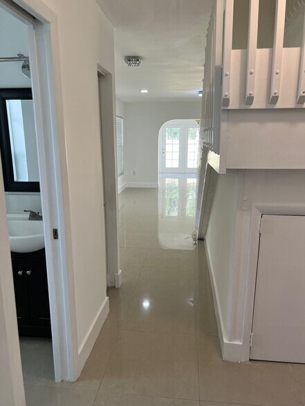 Building Photo - 1060 SW 111th Way