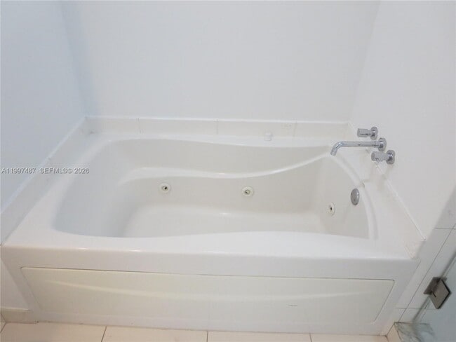 Building Photo - 500 Brickell Ave