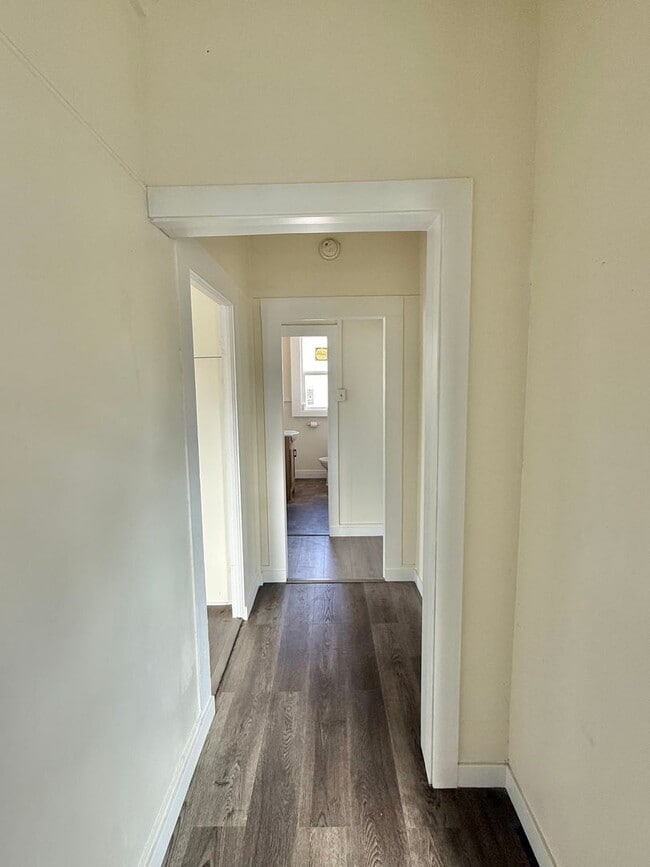 Building Photo - Newly Upgraded 2 Bedroom / 1 Bathroom House in Wailuku! Pet friendly!