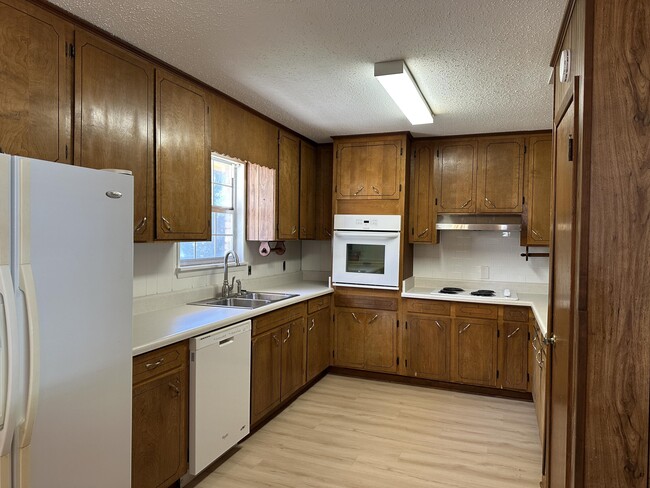 Building Photo - 697 Green St