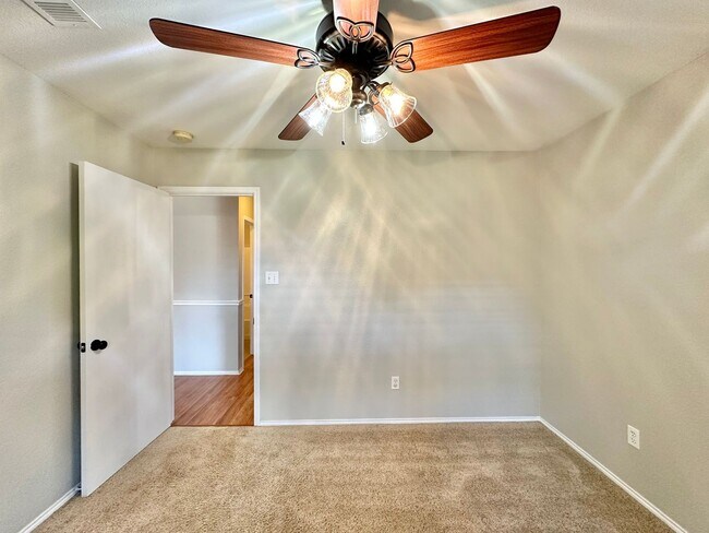 Building Photo - Discover the charm of this 3 bed 2 bath ex...