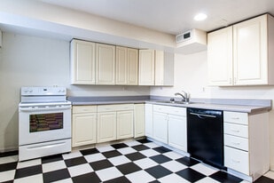 Building Photo - 828 W Dakin St