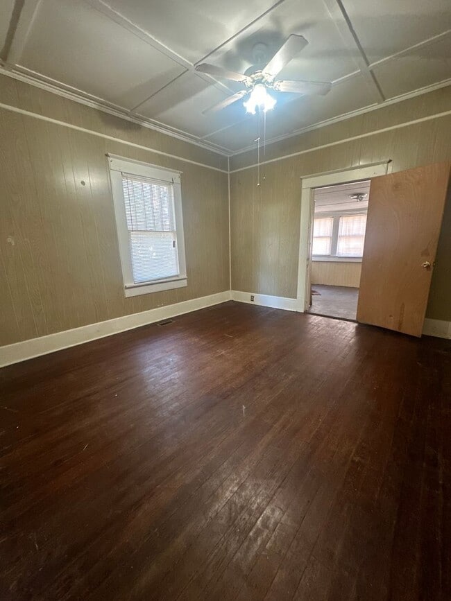 Building Photo - 3 Bed 1 Bath House