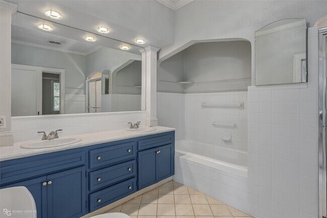 Building Photo - GORGEOUS 4/2.5 BROADMOOR HOME-ACROSS FROM DUCK POND PARK & LIBRARY