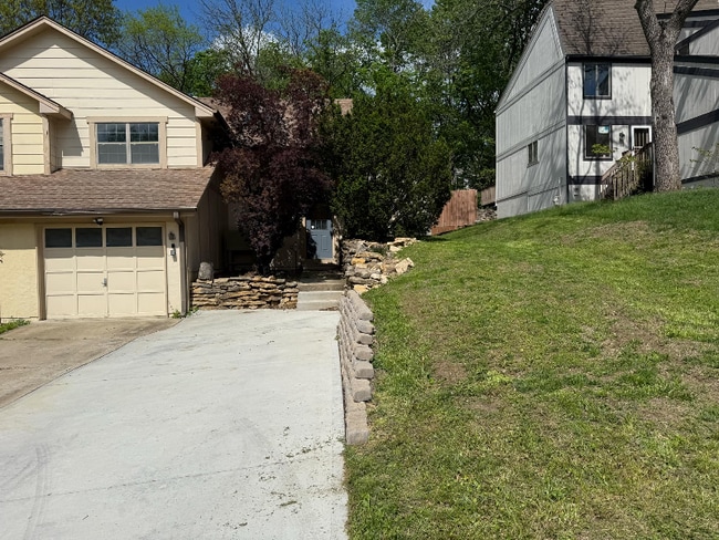 Building Photo - 8323 Woodson Dr