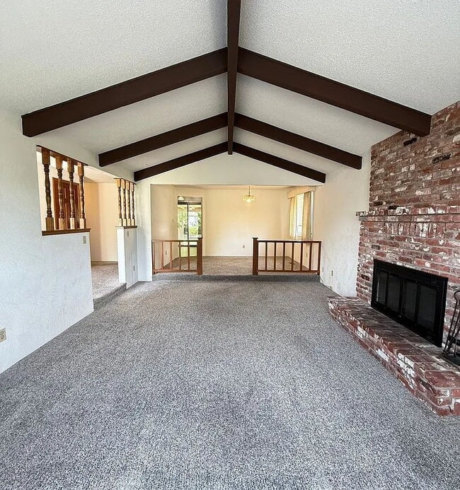 Building Photo - 530 Golf View Dr