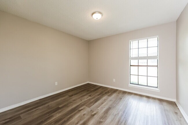 Building Photo - 1134 Madlynne Dr