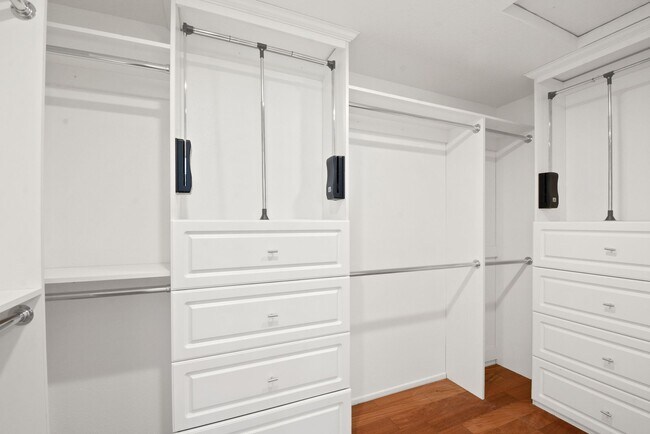 Building Photo - Stunning 4BR/3BA in Central Park Featuring Main-Level Bedroom & Bath!