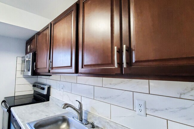 Building Photo - 7165 Cross St