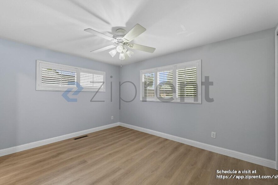 Building Photo - 863 Kolln St