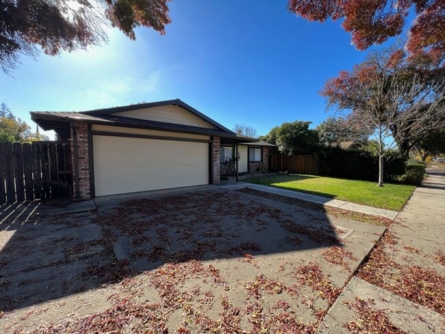 Building Photo - Newly updated 3-bedroom Single Story in th...