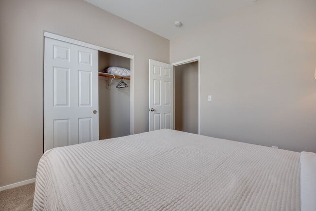 Building Photo - Charming Single-Story Home Near Silverado ...