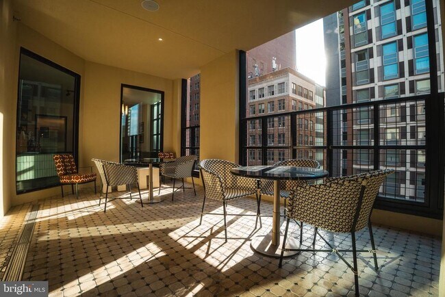 Building Photo - 200 S Broad St