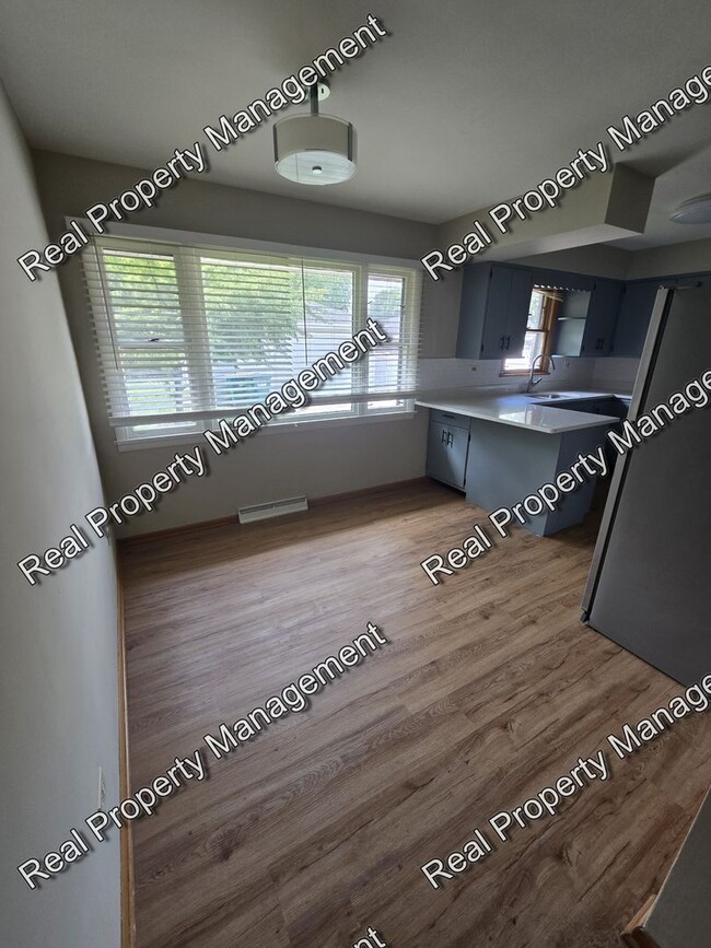Building Photo - Three Bedroom Ranch
