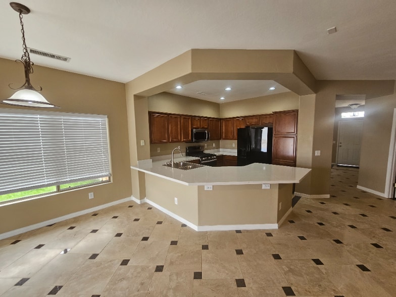 Building Photo - 5623 S 54th Dr