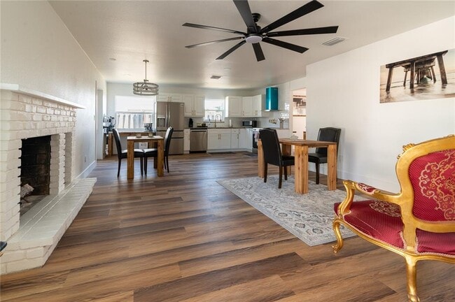 Building Photo - 1897 Dolphin Blvd S