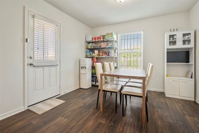 Building Photo - 12730 Pelican Bay Dr