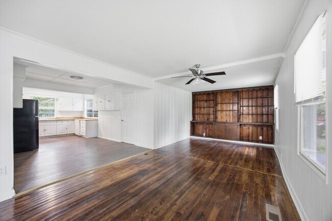 Building Photo - 3826 Kingwood Cir