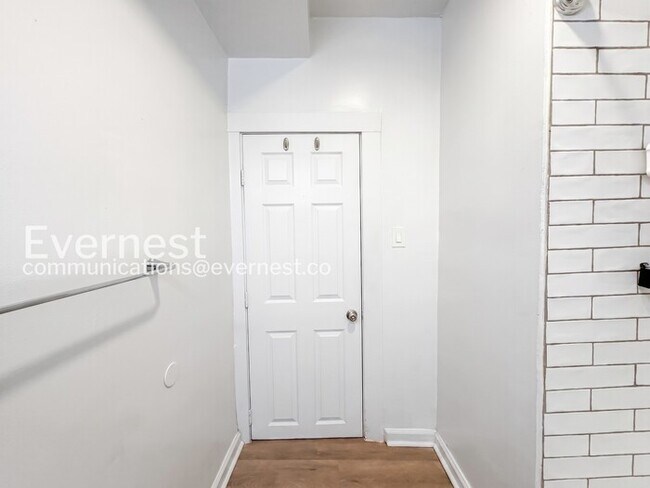 Building Photo - 2-Bed/1-Bath Spacious Condo with Balcony/ Available Soon!