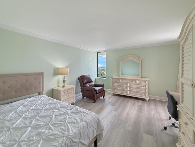 Building Photo - 5080 N Ocean Dr