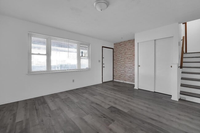 Building Photo - 3384 Norwalk Rd