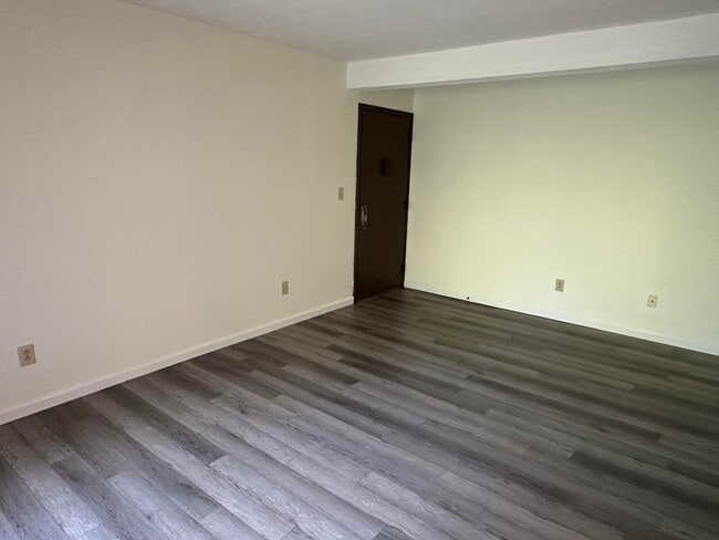 Building Photo - 451 Westwood Dr